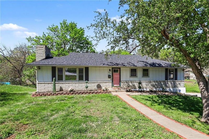 7002 Baltimore Ave, Gladstone, MO 64118