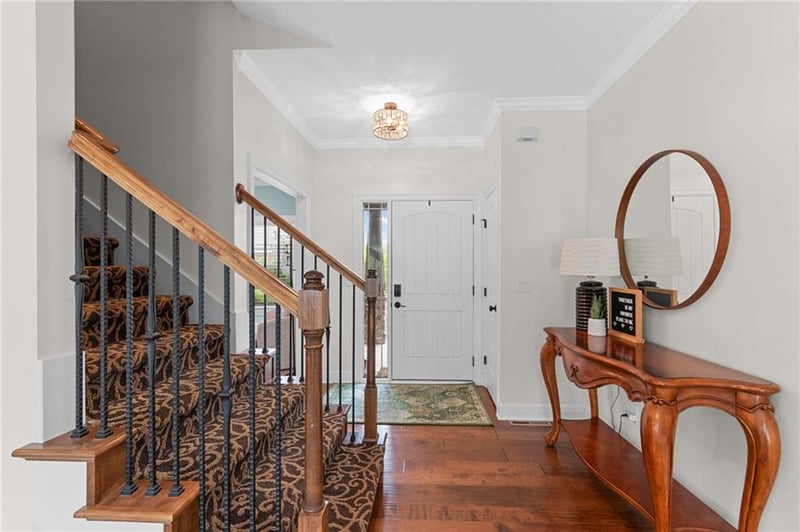 5898 National Dr, Parkville, MO 64152