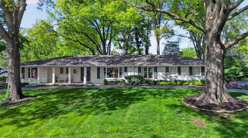 2910 66th Ter, Mission Hills, KS 66208