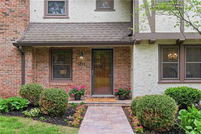 1211 W 61st Ter, Kansas City, MO 64113