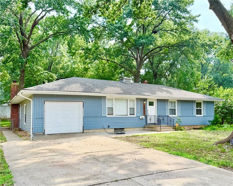 8811 84th St, Raytown, MO 64138