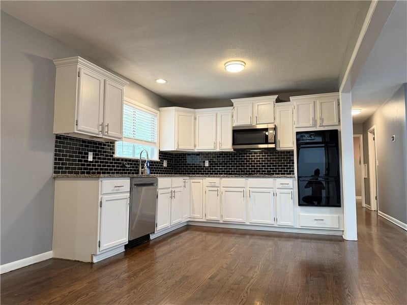 8811 84th St, Raytown, MO 64138