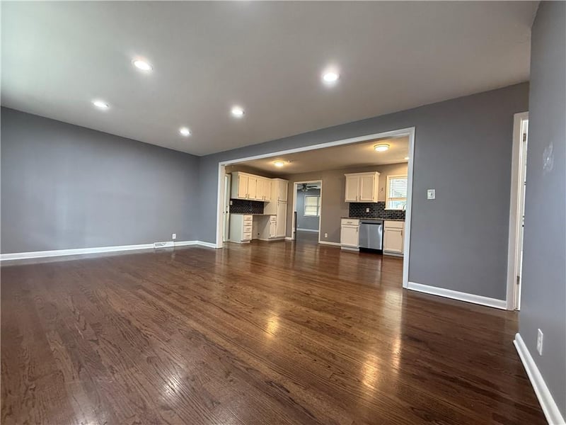 8811 E 84th St, Raytown, MO 64138