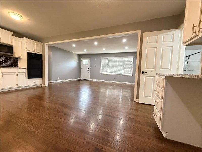 8811 E 84th St, Raytown, MO 64138