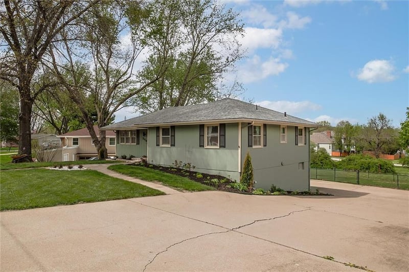 546 Mcdonald Rd, Leavenworth, KS 66048