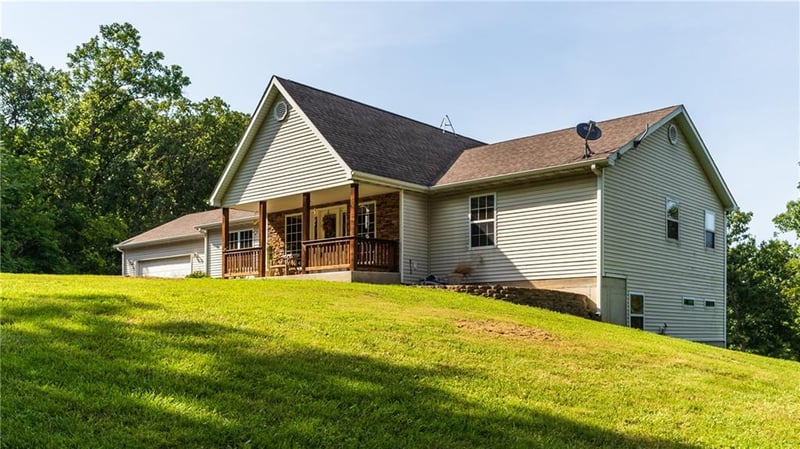 29432 Bobcat Dr, Warsaw, MO 65355