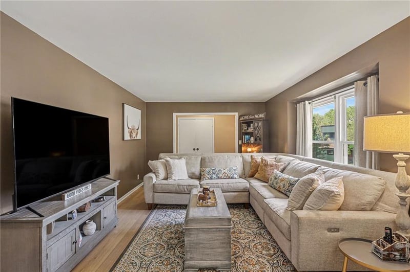 9901 Wayne Ave, Kansas City, MO 64131