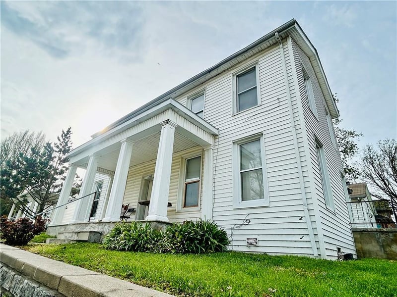 703 Carolina St, Louisiana, MO 63353