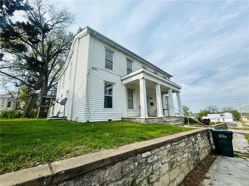 703 Carolina St, Louisiana, MO 63353