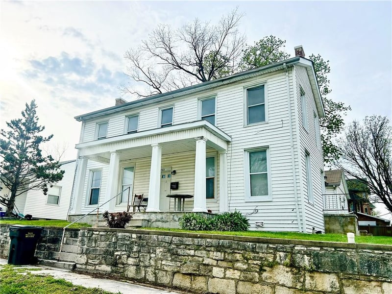 703 Carolina St, Louisiana, MO 63353