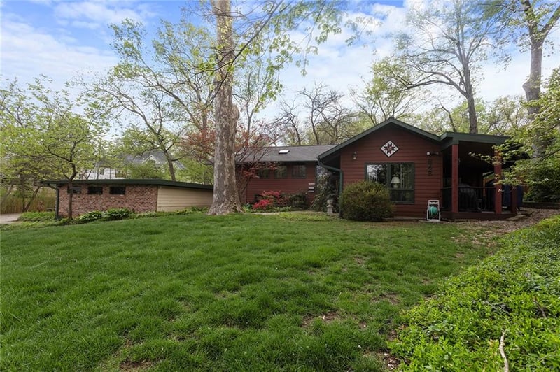 8728 Meadow Ln, Leawood, KS 66206
