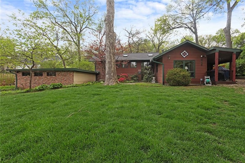8728 Meadow Ln, Leawood, KS 66206