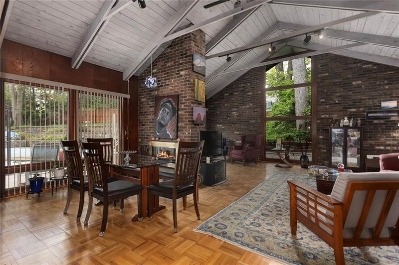 8728 Meadow Ln, Leawood, KS 66206