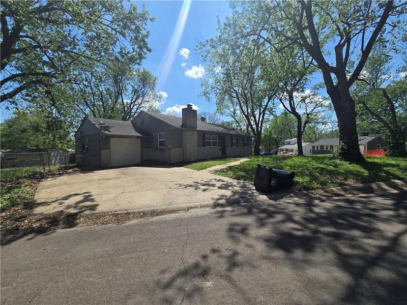 4001 Pleasant St, Independence, MO 64055