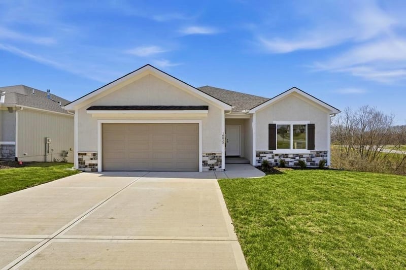 10022 Oakland Ave, Kansas City, MO 64157