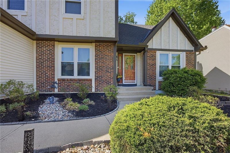 15506 92nd Pl, Lenexa, KS 66219