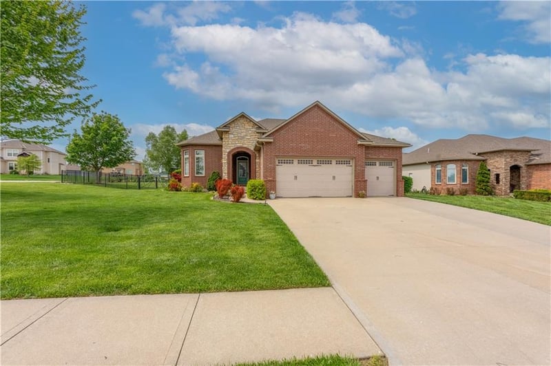 1230 Austin Ct, Warrensburg, MO 64093