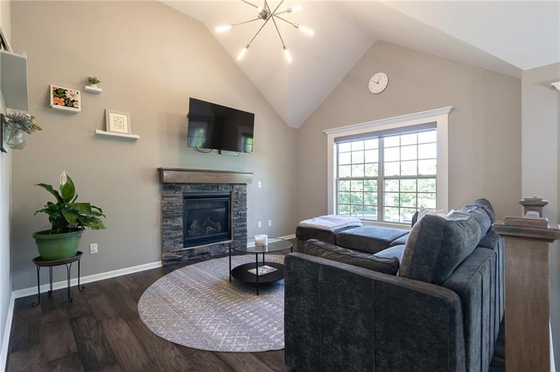 7309 NW Locust Dr, Kansas City, MO 64152