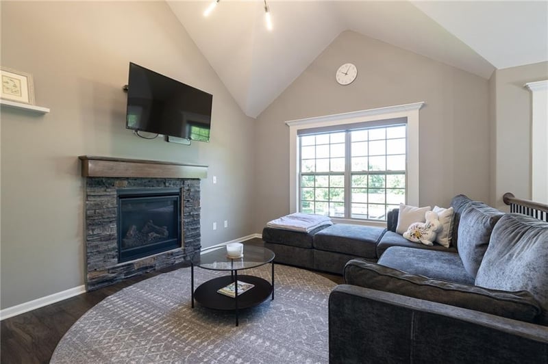 7309 NW Locust Dr, Kansas City, MO 64152