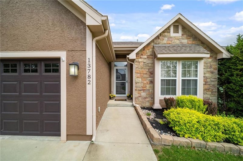 13782 Valleyview Way, Bonner Springs, KS 66012