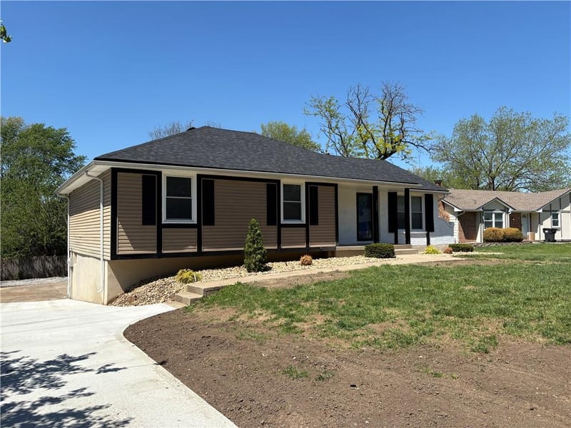 2405 Madrid Ct, Blue Springs, MO 64015