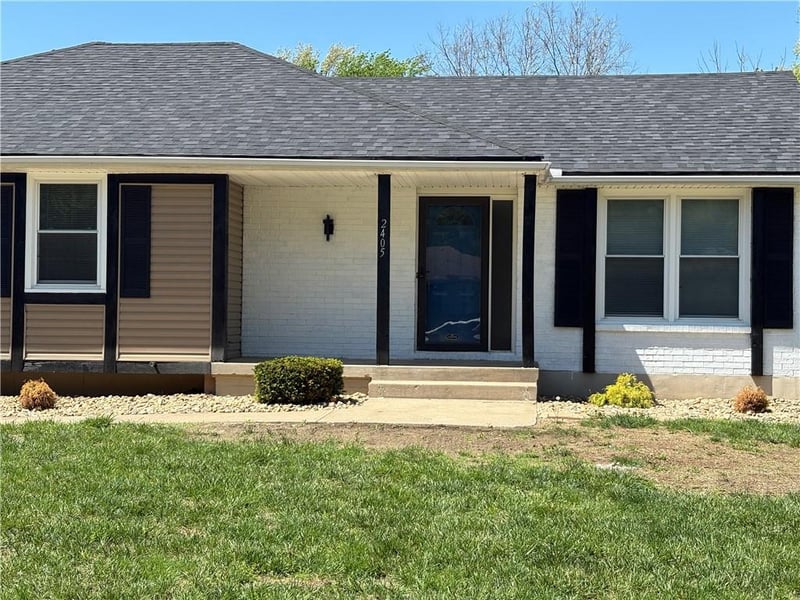 2405 Madrid Ct, Blue Springs, MO 64015
