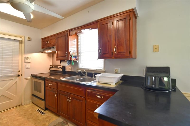 8000 Riverview Ave, Kansas City, KS 66112