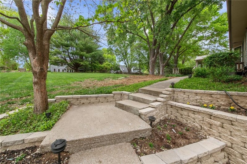7610 NW Westside Dr, Weatherby Lake, MO 64152