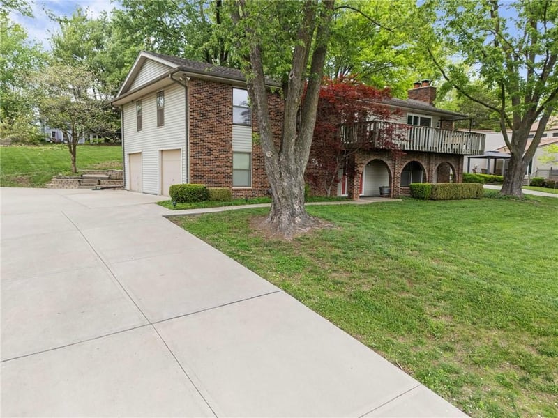 7610 NW Westside Dr, Weatherby Lake, MO 64152