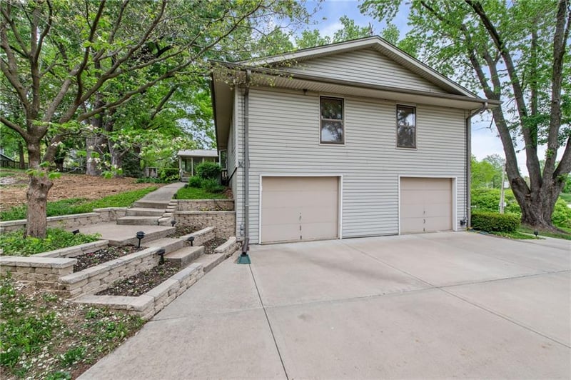 7610 NW Westside Dr, Weatherby Lake, MO 64152