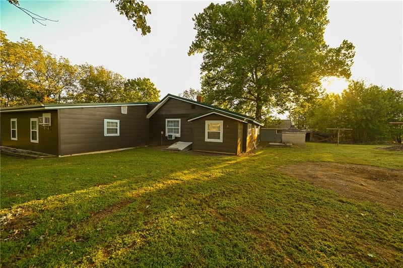 9351 2700 Rd, Harwood, MO 64750