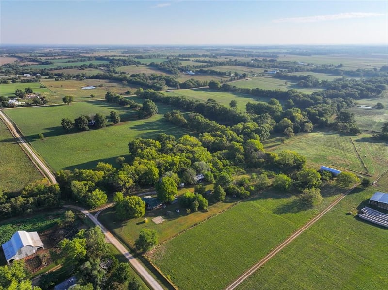9351 2700 Rd, Harwood, MO 64750