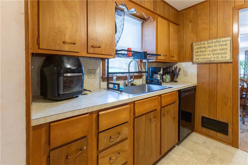 709 Broad St, Tarkio, MO 64491