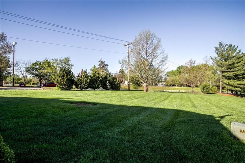 3316 Victoria Dr, Blue Springs, MO 64015