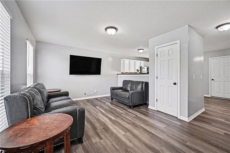 8156 Oakley Unit 17 D Ave, Kansas City, MO 64119