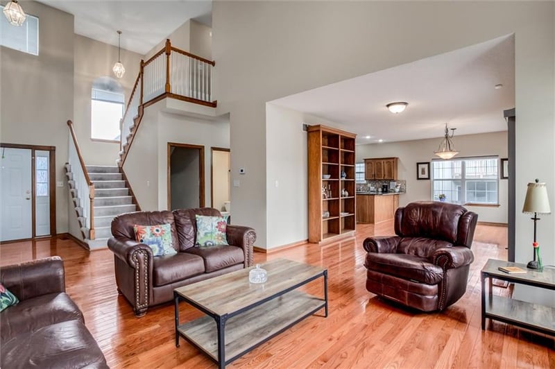 1313 Rosehill Dr, Lee's Summit, MO 64081