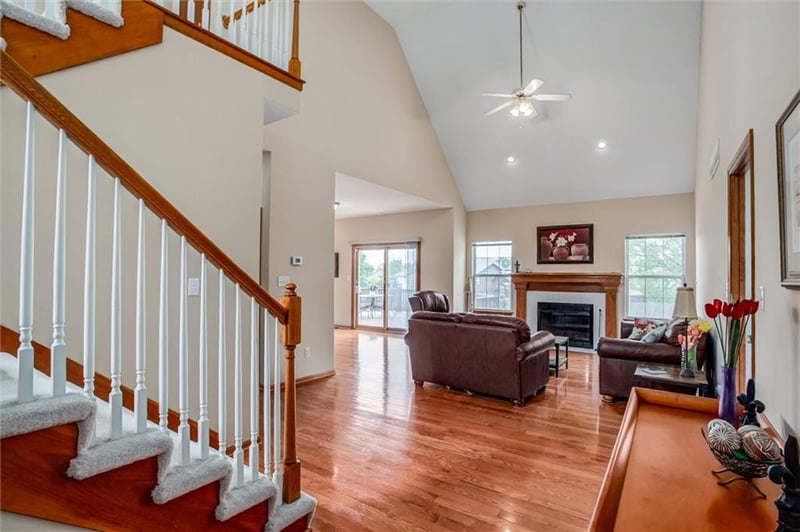 1313 Rosehill Dr, Lee's Summit, MO 64081