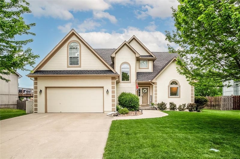 1313 Rosehill Dr, Lee's Summit, MO 64081
