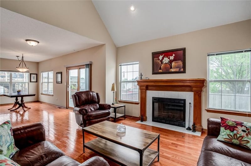 1313 Rosehill Dr, Lee's Summit, MO 64081