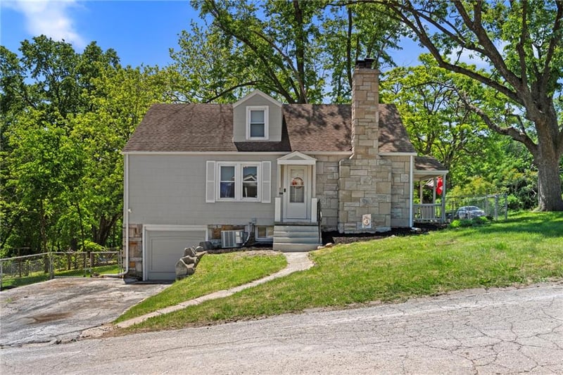 1625 42nd St, Kansas City, KS 66106