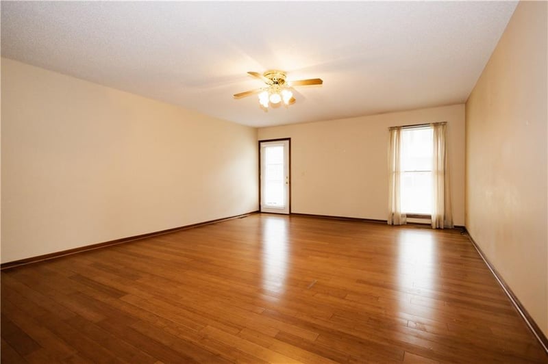 3902 Eastgate Dr, St Joseph, MO 64506