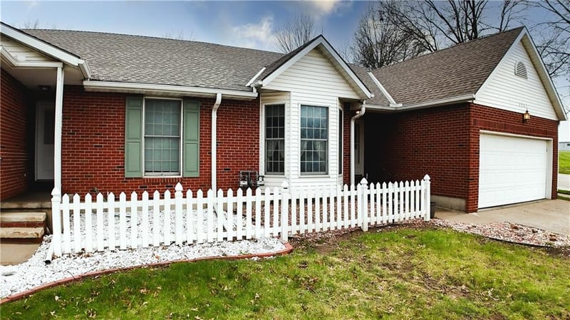 3902 Eastgate Dr, St Joseph, MO 64506