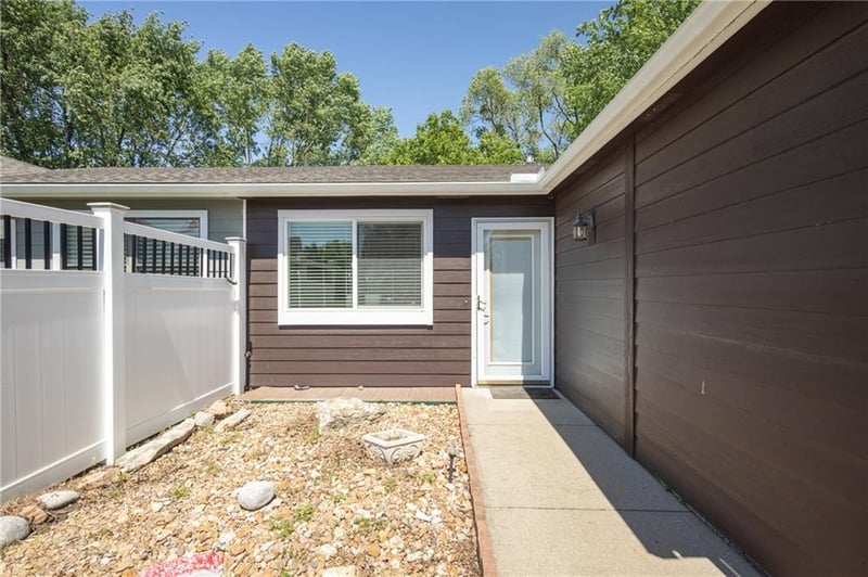2508 Crestline Ct, Lawrence, KS 66407
