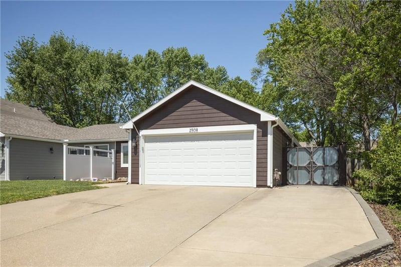 2508 Crestline Ct, Lawrence, KS 66407