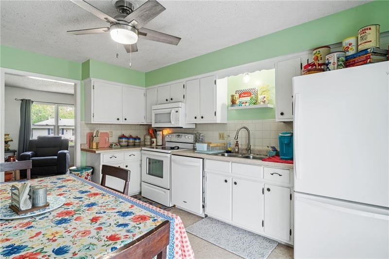 329 Lincoln Dr, Gower, MO 64454