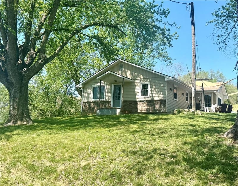 135 SE Mount Zion Rd, St Joseph, MO 64504