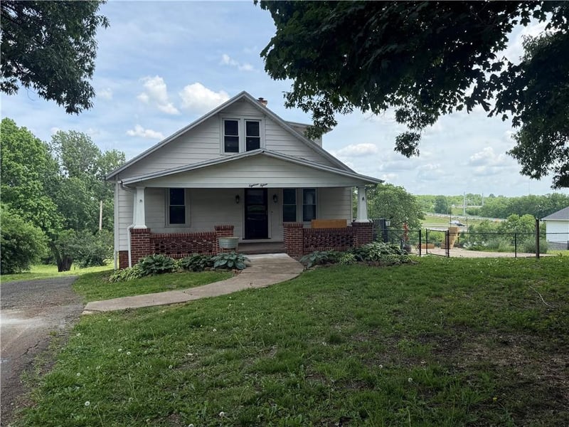 1815 41st St, St Joseph, MO 64507