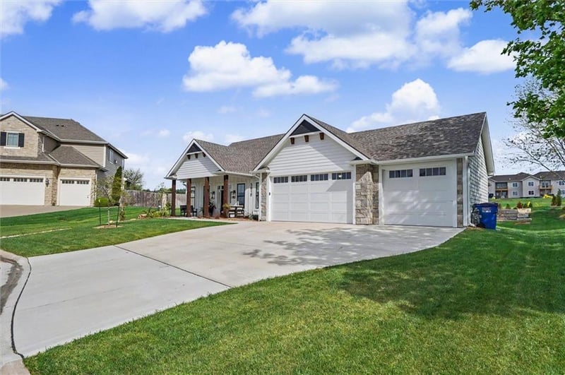 5818 Silverstone Dr, Lawrence, KS 66049