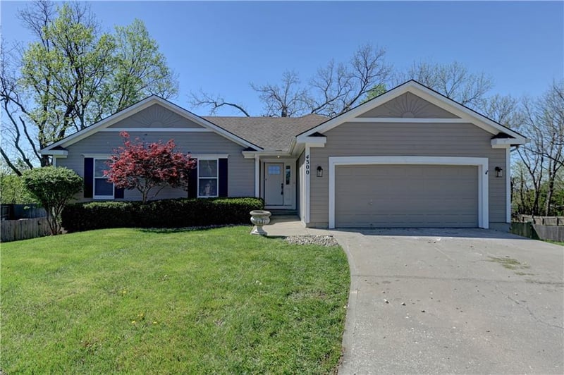 4300 Blue Jay Cir, Lee's Summit, MO 64064