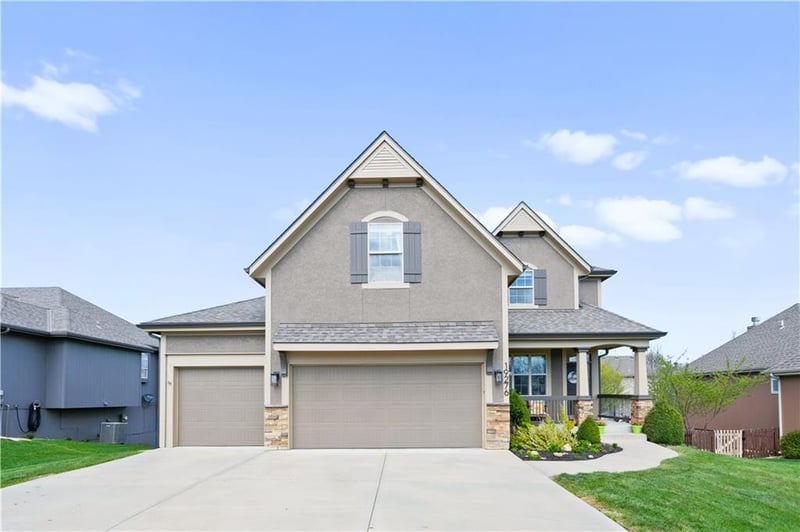 19276 210th St, Spring Hill, KS 66083